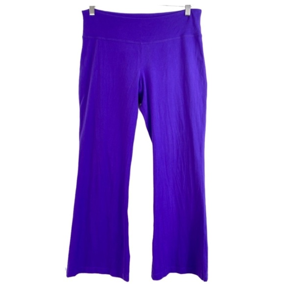 Beyond Yoga Original Capri Yoga Pants in Amethyst Purple - Picture 2 of 7